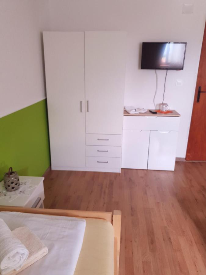 Guesthouse Osvald Zirovnica Exterior foto